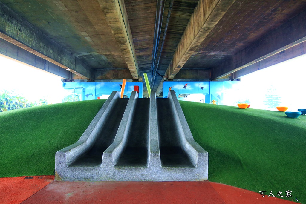 共融式遊戲場,國道2號國際路橋下公園